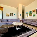 Avenue Haven Apartman *