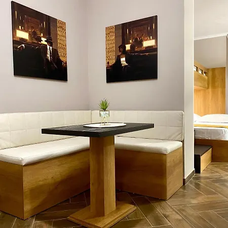 Avenue Haven * Vlorë